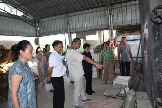 欽州市委常委宣傳部部長鄭娟蒞臨陶花島大風江古灶柴窯基地調研1